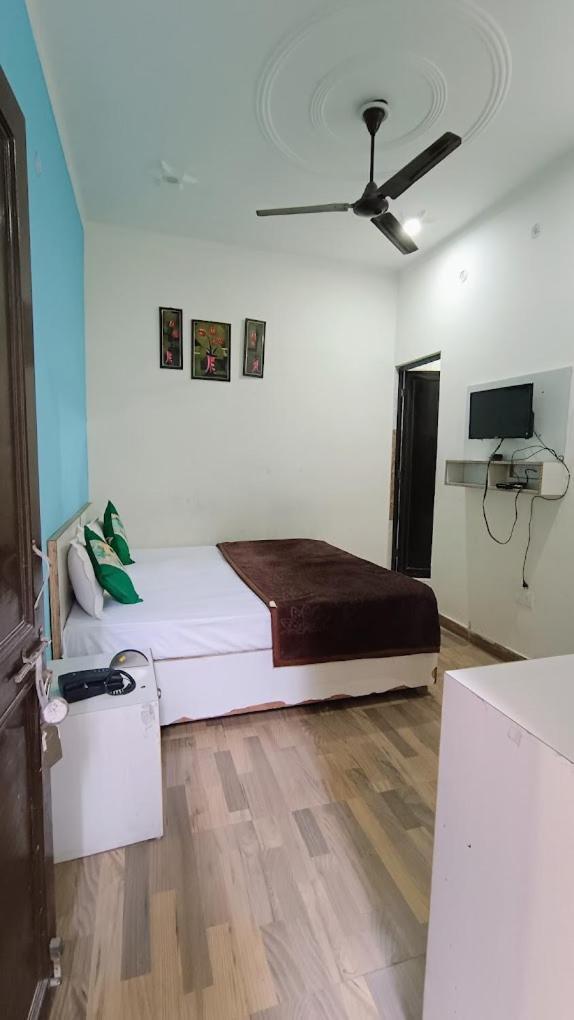 Olt Hostel Ришикеш Экстерьер фото