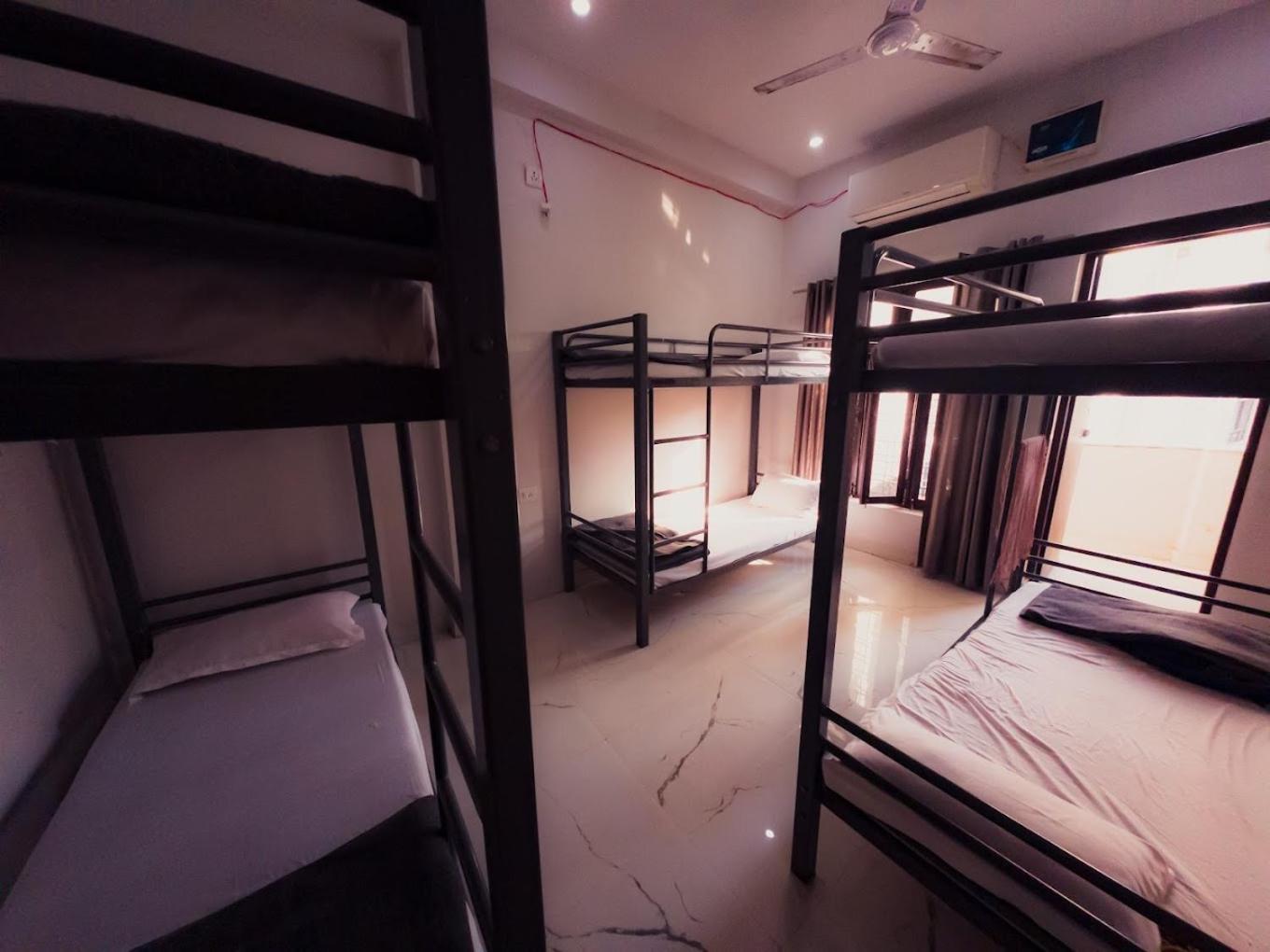 Olt Hostel Ришикеш Экстерьер фото